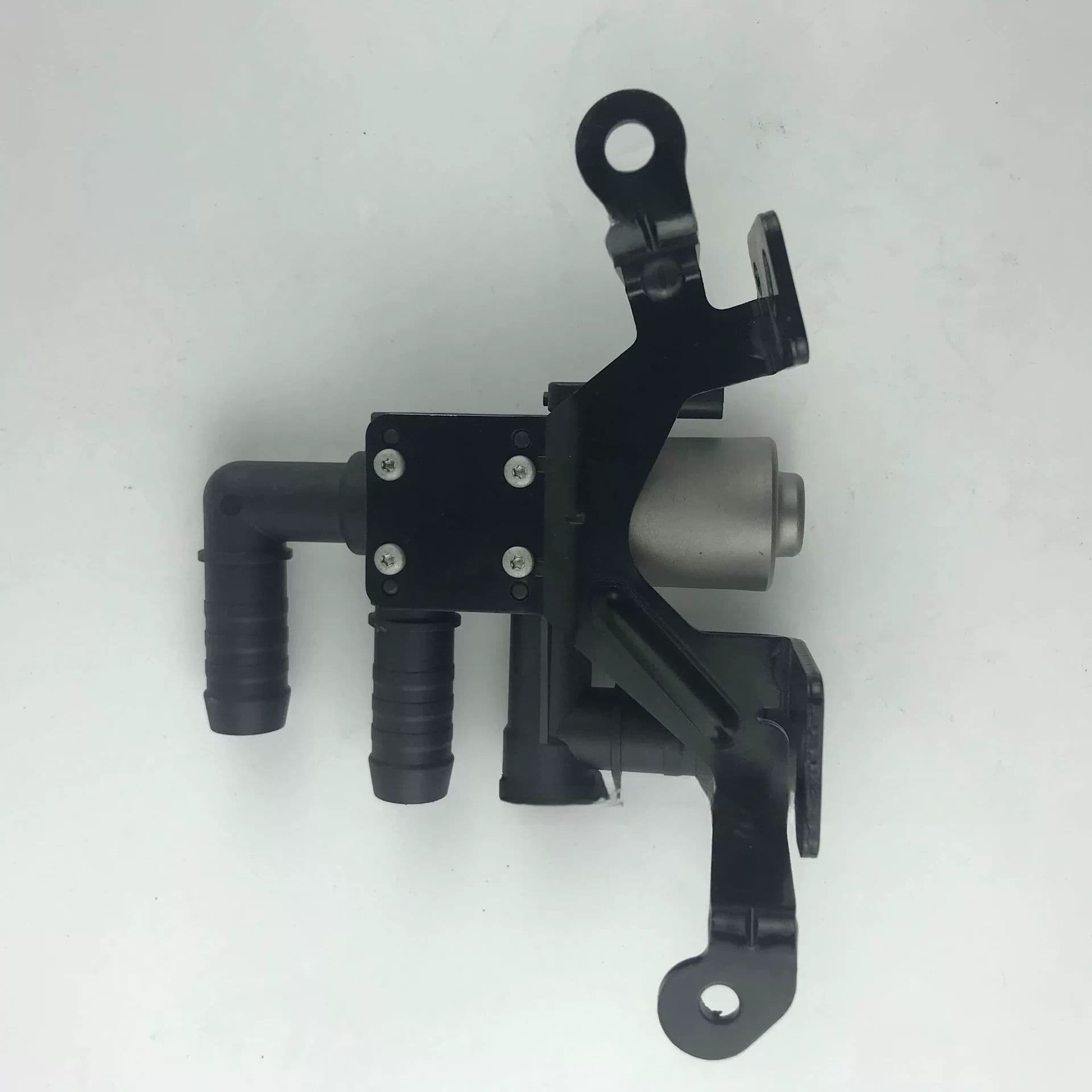 DG13-18C310-AA Heater Control Valve 1