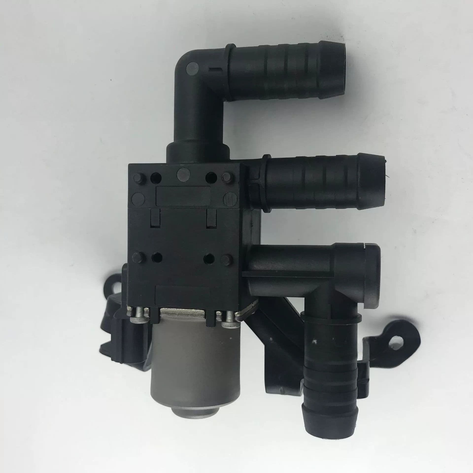 DG13-18C310-AA Heater Control Valve 3