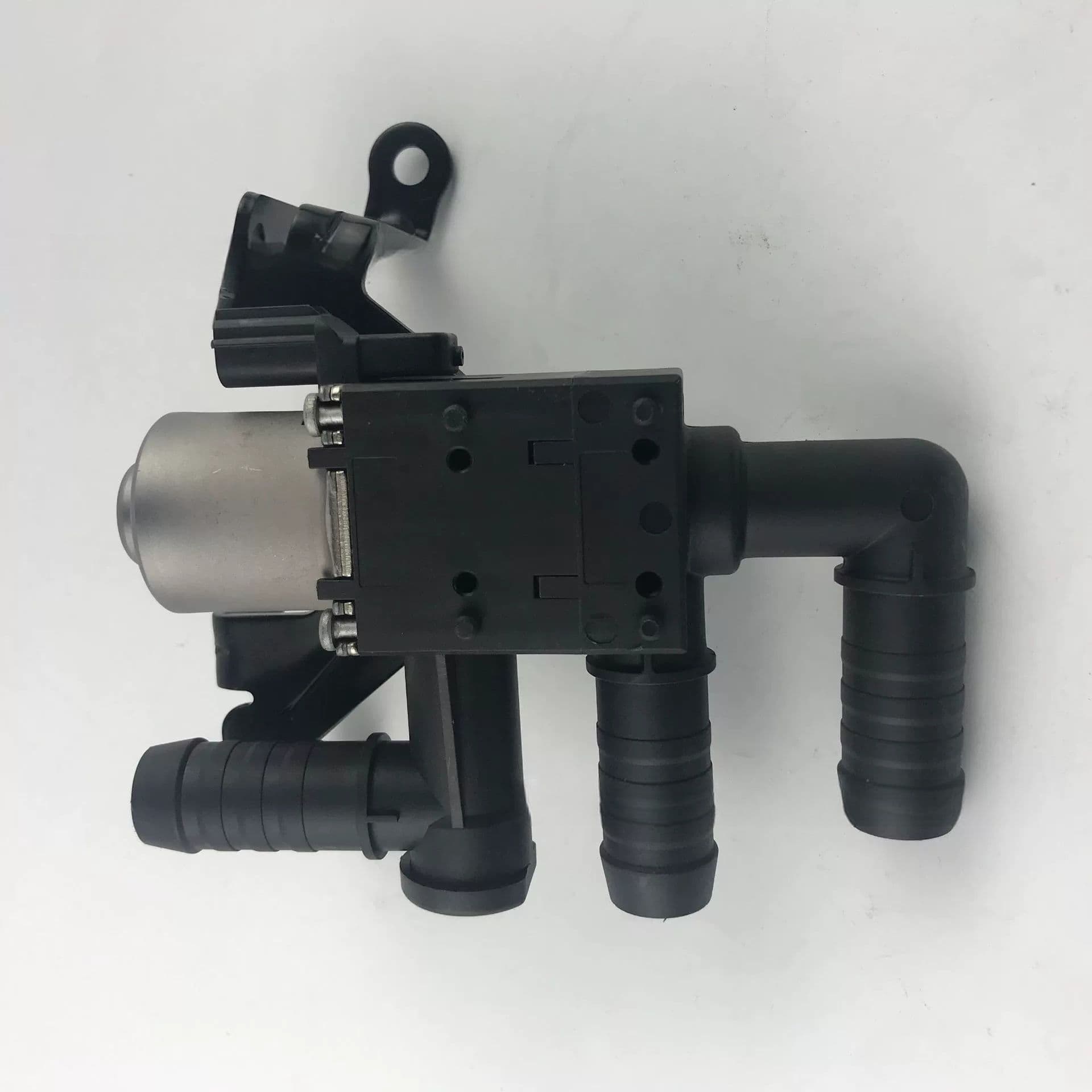 DG13-18C310-AA Heater Control Valve 4