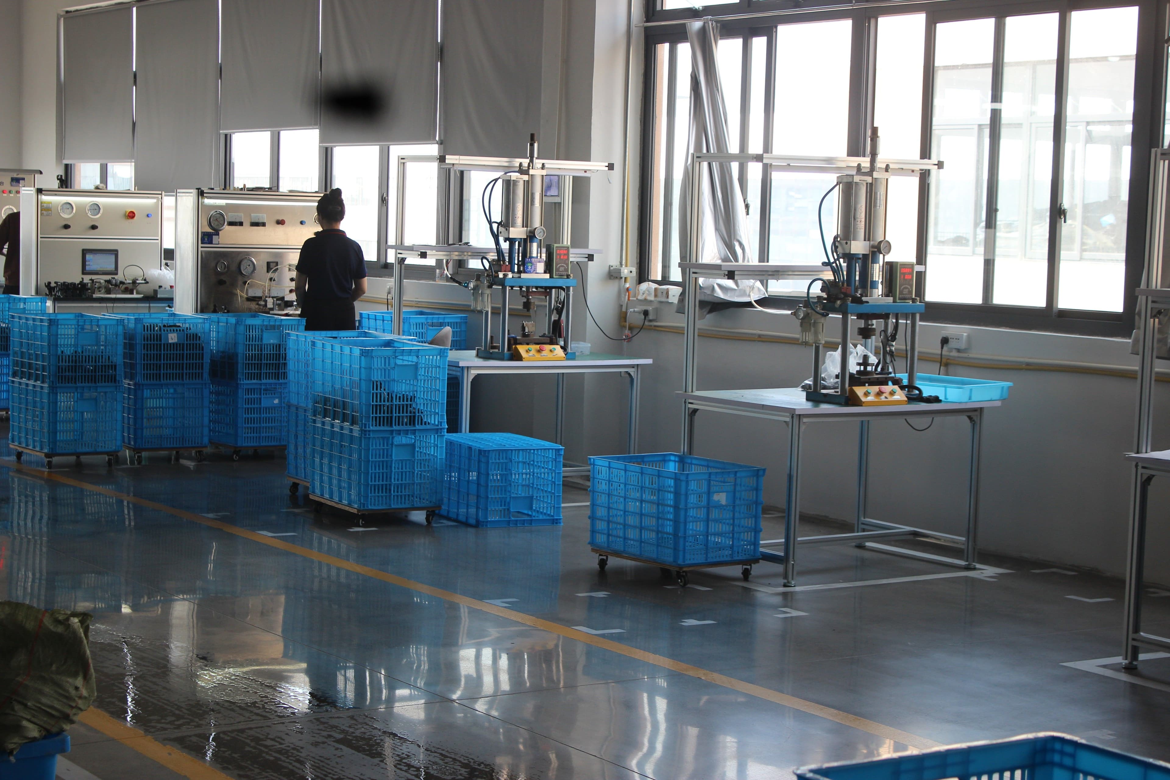 China Oil Cooler Factory Outside Production workshop area Picture